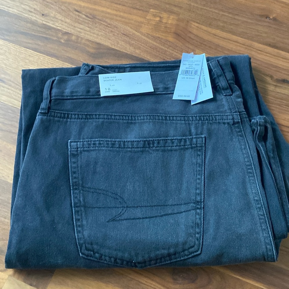 American Eagle Low-Rise Skater Jean - New with tags
